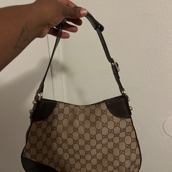 GG Emblem medium shoulder bag - Picture 4 of 4